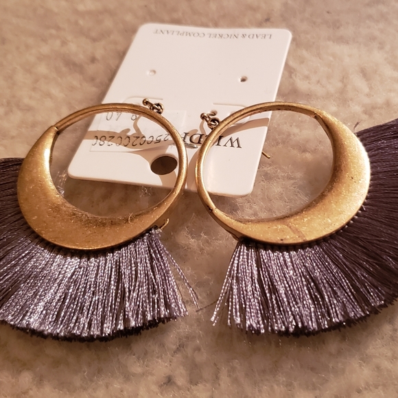Fan Fringe Earrings - Picture 3 of 3